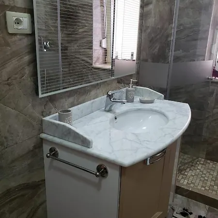 Aparthotel Art Gallery 1 Tirana